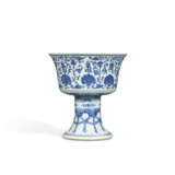 A FINE BLUE AND WHITE ‘SANSKRIT’ STEM CUP - фото 1