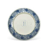 A LARGE BLUE AND WHITE ‘DRAGON’ DISH - photo 2