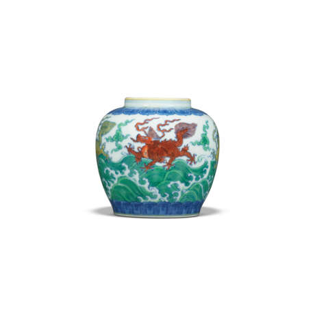 A MING-STYLE DOUCAI `MYTHICAL BEAST` JAR - фото 1