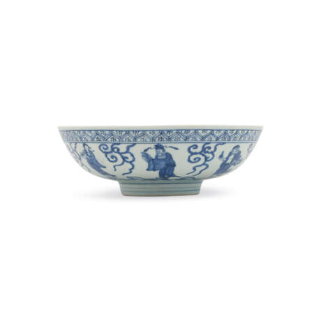 A BLUE AND WHITE `EIGHT DAOIST IMMORTALS` SHALLOW BOWL - фото 4