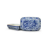 A RARE BLUE AND WHITE `DRAGON` RECTANGULAR BOX AND COVER - фото 1