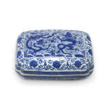 A RARE BLUE AND WHITE `DRAGON` RECTANGULAR BOX AND COVER - фото 2