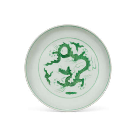 AN INCISED GREEN-ENAMELLED `DRAGON` DISH - photo 1