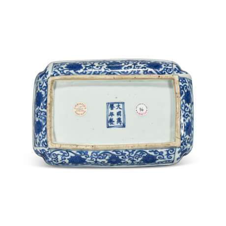A RARE BLUE AND WHITE `DRAGON` RECTANGULAR BOX AND COVER - фото 3