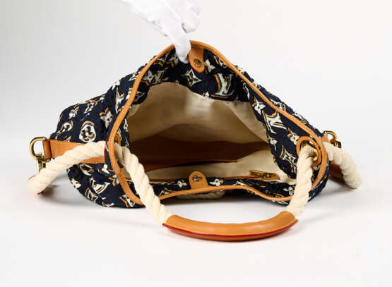 Louis Vuitton. Limited Edition Navy Blue Bulles MM Segeltuch Handtasche - Foto 6