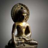 Kleine feuervergoldete Bronze des Buddha Shakyamuni - photo 2