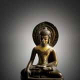 Kleine feuervergoldete Bronze des Buddha Shakyamuni - фото 4