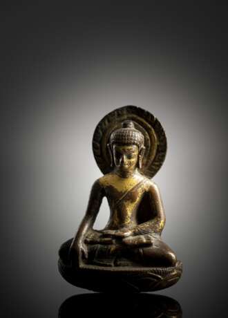 Kleine feuervergoldete Bronze des Buddha Shakyamuni - Foto 4