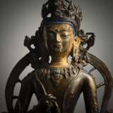 Torso des Adibuddha auf einem Metall-Sockel - фото 4