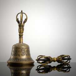 Glocke mit Griff aus zweifarbiger Bronze, 'Ghanta' und Vajra