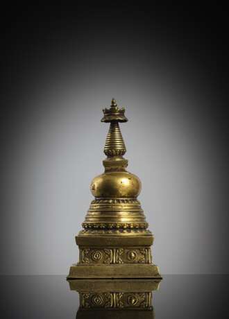 Ungewöhnlicher feuervergoldeter Stupa aus Bronze - Foto 1