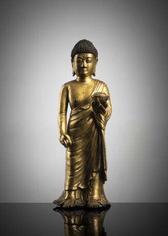 Seltene feuervergoldete Bronze des stehenden Buddha - Foto 1