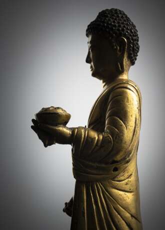 Seltene feuervergoldete Bronze des stehenden Buddha - Foto 2