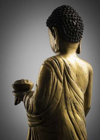 Seltene feuervergoldete Bronze des stehenden Buddha - Foto 5