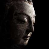 Ungewöhnlicher und seltener Terracotta-Kopf des Buddha mit Resten von Fassung - Foto 3