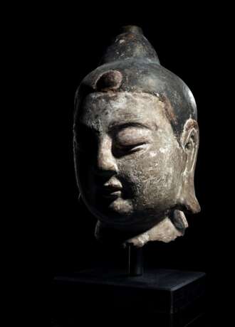 Ungewöhnlicher und seltener Terracotta-Kopf des Buddha mit Resten von Fassung - фото 4
