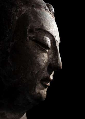 Ungewöhnlicher und seltener Terracotta-Kopf des Buddha mit Resten von Fassung - photo 5