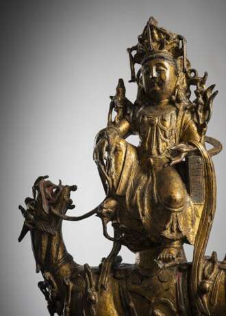 Große und seltene Bronze eines Bodhisattva auf einem Fabeltier - photo 4