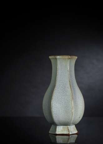 Seltene hexagonale Shiwan-Vase - photo 1