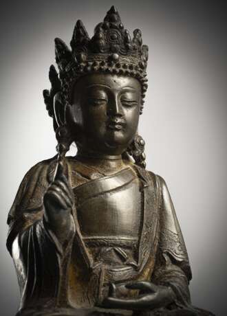 Bronze eines Bodhisattva auf einem Lotusthron - фото 2