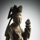 Seltene Holzfigur des stehenden Guanyin - Foto 3