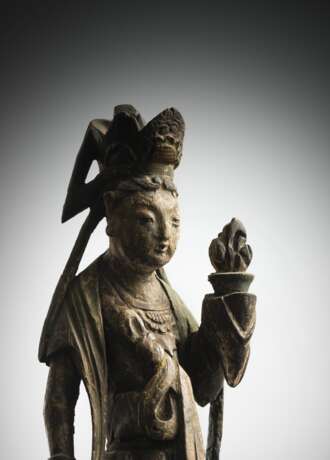 Seltene Holzfigur des stehenden Guanyin - photo 3