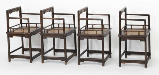 Seltener Satz von vier Armlehnstühlen 'Meiguiyi' mit geflochtenen Sitzflächen - photo 3