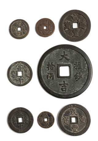 Gruppe von 8 Münzen oder Plaketten - Foto 1