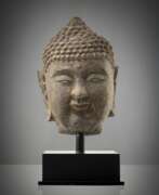 Produktkatalog. Sehr großer Kopf des Buddha aus Stein