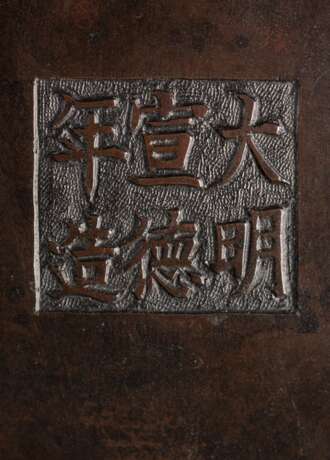 Weihrauchbrenner aus Bronze auf drei Beinen im archaischen Stil - Foto 4