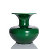 Vase in 'zun'-Form mit smaragdgrüner Glasur - фото 1