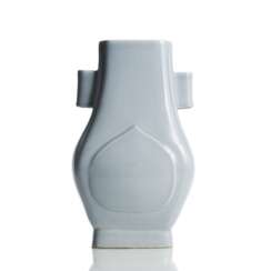 'Clair-de-Lune'- Vase in 'hu'-Form