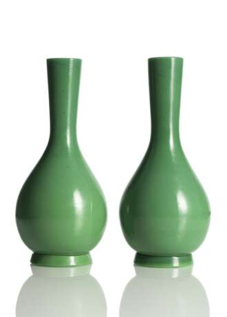 Paar grasgrüne Vasen aus Pekingglas - photo 1