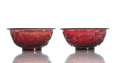 Paar rubinrote Schalen aus Pekingglas