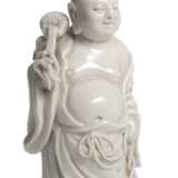 Feine Dehua-Figur des stehenden Budai - photo 2