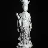 Große Dehua-Figur des stehenden Guanyin mit einer Krone - photo 1