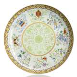 Großer Teller aus Porzellan mit 'Famille rose'-Dekor der acht Kostbarkeiten 'bajixiang' - Foto 1