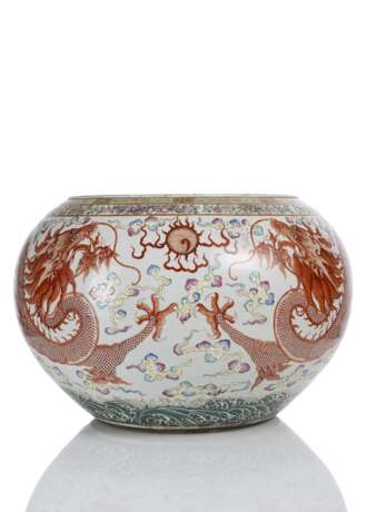 Großer und feiner Cachepot aus Porzellan mit Drachendekor - фото 1