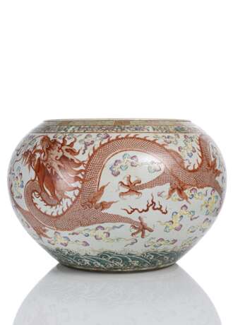 Großer und feiner Cachepot aus Porzellan mit Drachendekor - фото 2