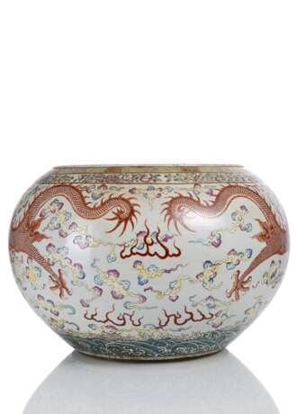 Großer und feiner Cachepot aus Porzellan mit Drachendekor - фото 4