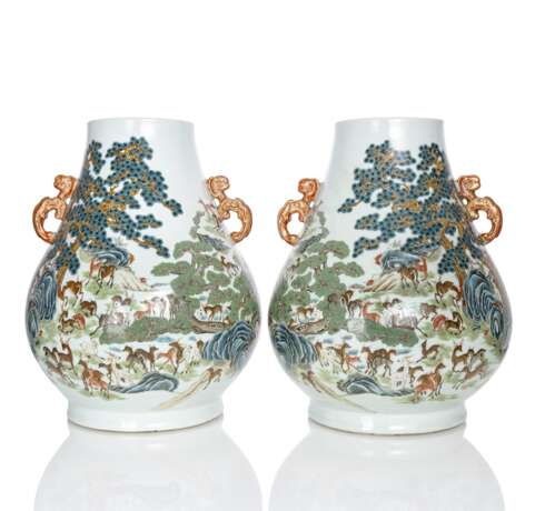Paar 'Hu'-förmige Vasen mit Dekor von hundert Rehen - Foto 2