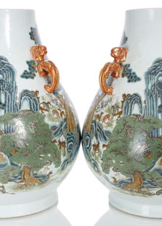 Paar 'Hu'-förmige Vasen mit Dekor von hundert Rehen - Foto 4