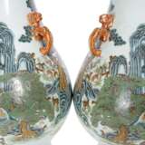 Paar 'Hu'-förmige Vasen mit Dekor von hundert Rehen - photo 4
