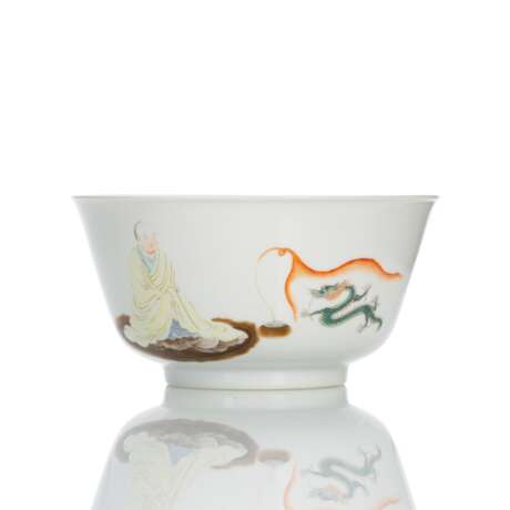 Feine polychrome Schale mit Lohan und Drachen - photo 1