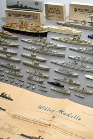66 Wiking-Schiffsmodelle, z.T. in Originalschachtel, bestehend aus: 15 Modellboote (3x "Gneisenau Scharnhorst", 2x "K. Kreutzer", "Wilhelm Gustloff", "Leipzig", "Tsingtau&quot… - photo 1