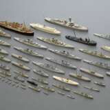 66 Wiking-Schiffsmodelle, z.T. in Originalschachtel, bestehend aus: 15 Modellboote (3x "Gneisenau Scharnhorst", 2x "K. Kreutzer", "Wilhelm Gustloff", "Leipzig", "Tsingtau&quot… - Foto 3