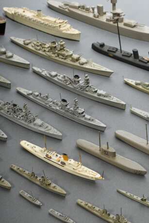 66 Wiking-Schiffsmodelle, z.T. in Originalschachtel, bestehend aus: 15 Modellboote (3x "Gneisenau Scharnhorst", 2x "K. Kreutzer", "Wilhelm Gustloff", "Leipzig", "Tsingtau&quot… - photo 5
