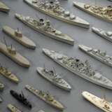 66 Wiking-Schiffsmodelle, z.T. in Originalschachtel, bestehend aus: 15 Modellboote (3x "Gneisenau Scharnhorst", 2x "K. Kreutzer", "Wilhelm Gustloff", "Leipzig", "Tsingtau&quot… - Foto 6