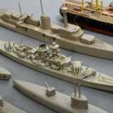 66 Wiking-Schiffsmodelle, z.T. in Originalschachtel, bestehend aus: 15 Modellboote (3x "Gneisenau Scharnhorst", 2x "K. Kreutzer", "Wilhelm Gustloff", "Leipzig", "Tsingtau&quot… - Foto 11