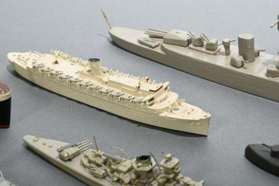 66 Wiking-Schiffsmodelle, z.T. in Originalschachtel, bestehend aus: 15 Modellboote (3x "Gneisenau Scharnhorst", 2x "K. Kreutzer", "Wilhelm Gustloff", "Leipzig", "Tsingtau&quot… - photo 13